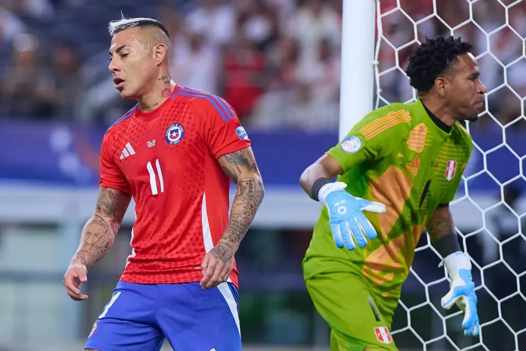 Eduardo Vargas lleva 42 goles en 113 partidos con la Roja. ¿Anotará hoy en el Chile vs Bolivia? | Foto: Photosport.