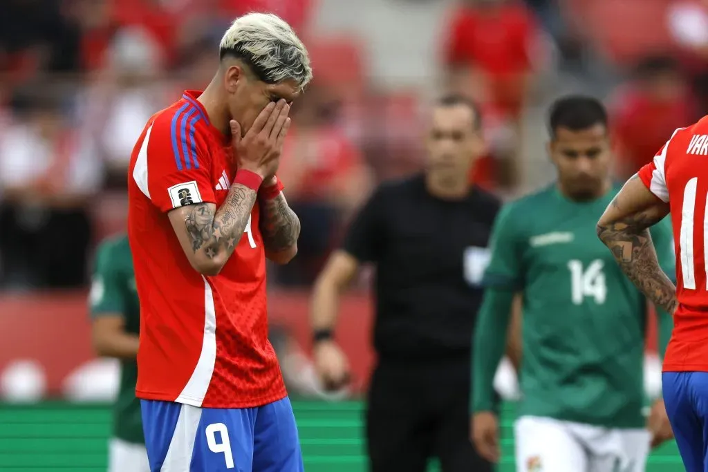 Carlos Palacios da la cara tras horrible partido de Chile contra Bolivia.