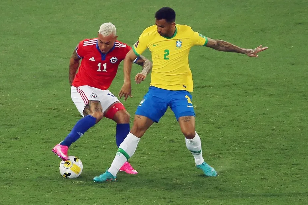 Chile y Brasil están obligados a ganar en la próxima fecha para no hundirse en las eliminatorias. Foto: Photosport.