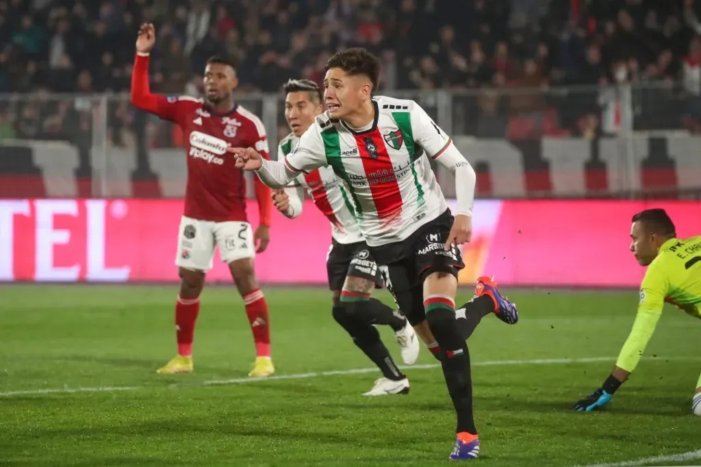 Iván Román celebra un gol en Copa Sudamericana