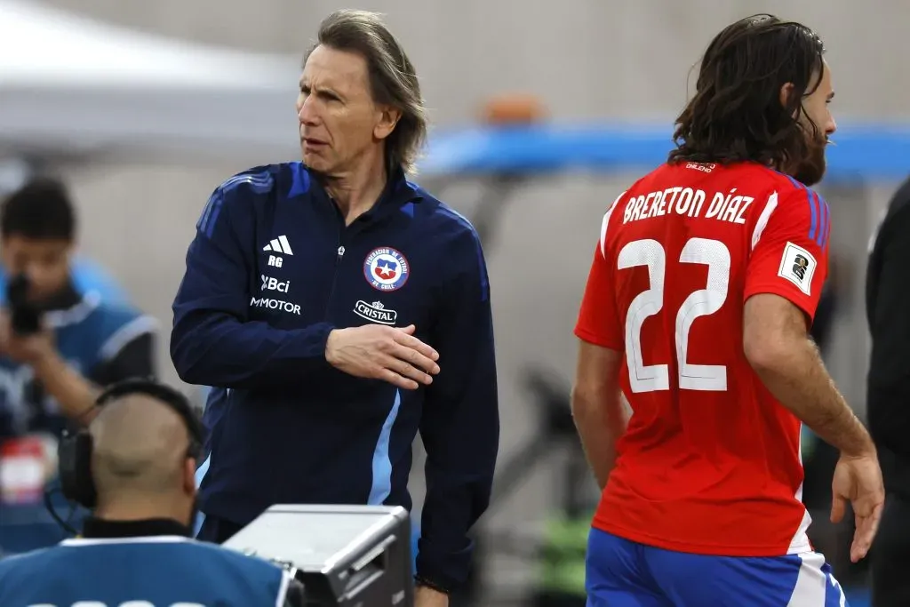 La polémica salida de Ben en el duelo ante Bolivia. Foto: Photosport.