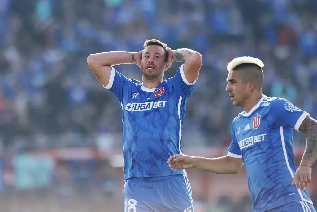 Luciano Pons llegó como gran carta goleadora en la U y no ha funcionado. Foto: Pepe Alvujar/Photosport