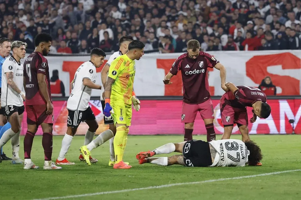 Paulo Díaz tuvo un fuerte encuentro contra Falcón. Foto: Pepe Alvujar/Photosport