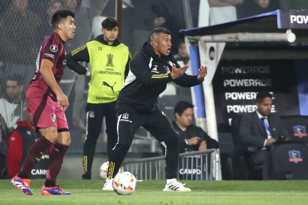 Jorge Almirón tiene claro el plan ante River Plate. Foto: Jonnathan Oyarzun/Photosport