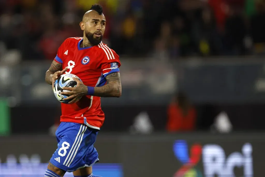 Vidal fue duro con Johnny Herrera en sus redes sociales