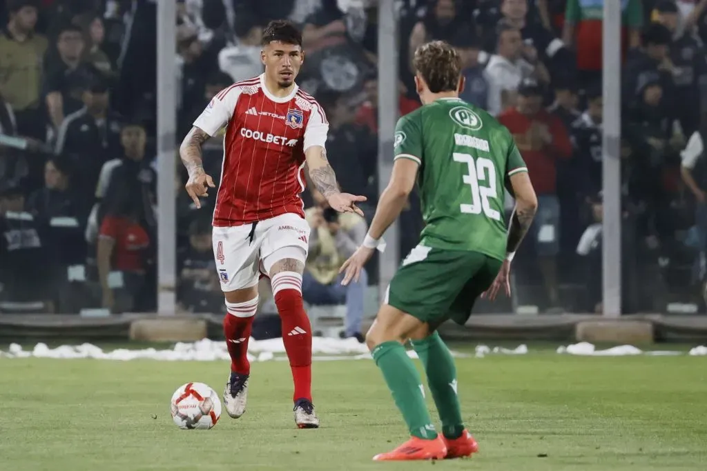 Colo Colo estrena camiseta roja. (Foto: Photosport)