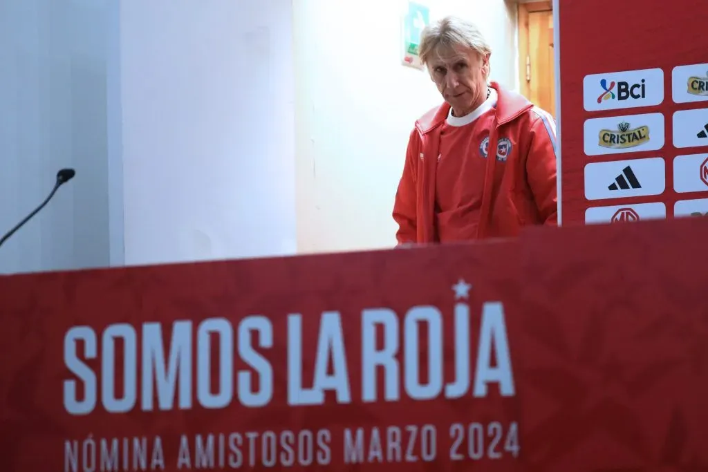 Ricardo Gareca asegura que tiene fuerzas para sacar adelante a la Roja. Foto: Javier Salvo/Photosport