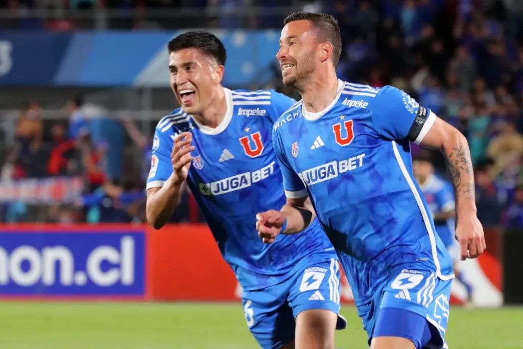 Sepúlveda festeja junto a Pons el gol del triunfo de la U contra Coquimbo