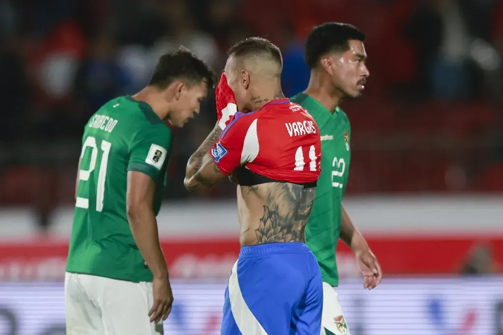 Eduardo Vargas quedó así tras la derrota ante Bolivia. (Felipe Zanca/Photosport).