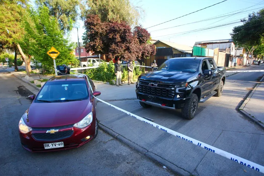 La camioneta de Marcelo Díaz fue encontrada en la comuna de Cerro Navia. Foto: Jonnathan Oyarzun/Aton Chile