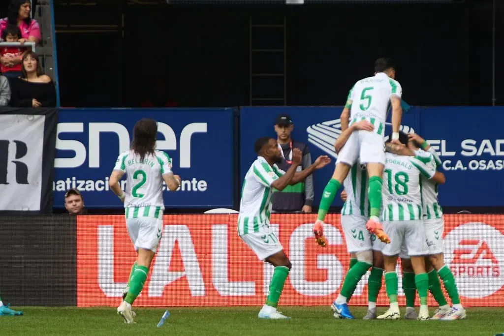 Real Betis celebró frente a Osasuna. Foto: Imago