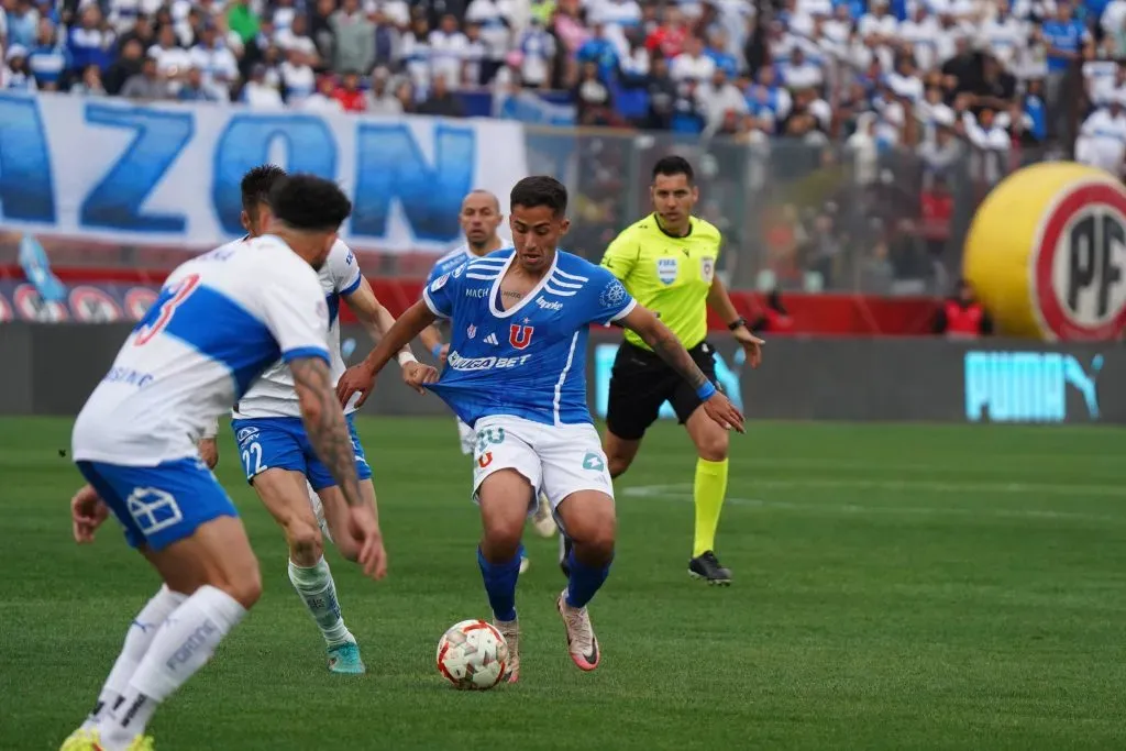 Gary Kagelmacher intenta bajar sin éxito a Lucas Assadi. (Cristian Cona | Emisora Bullanguera).