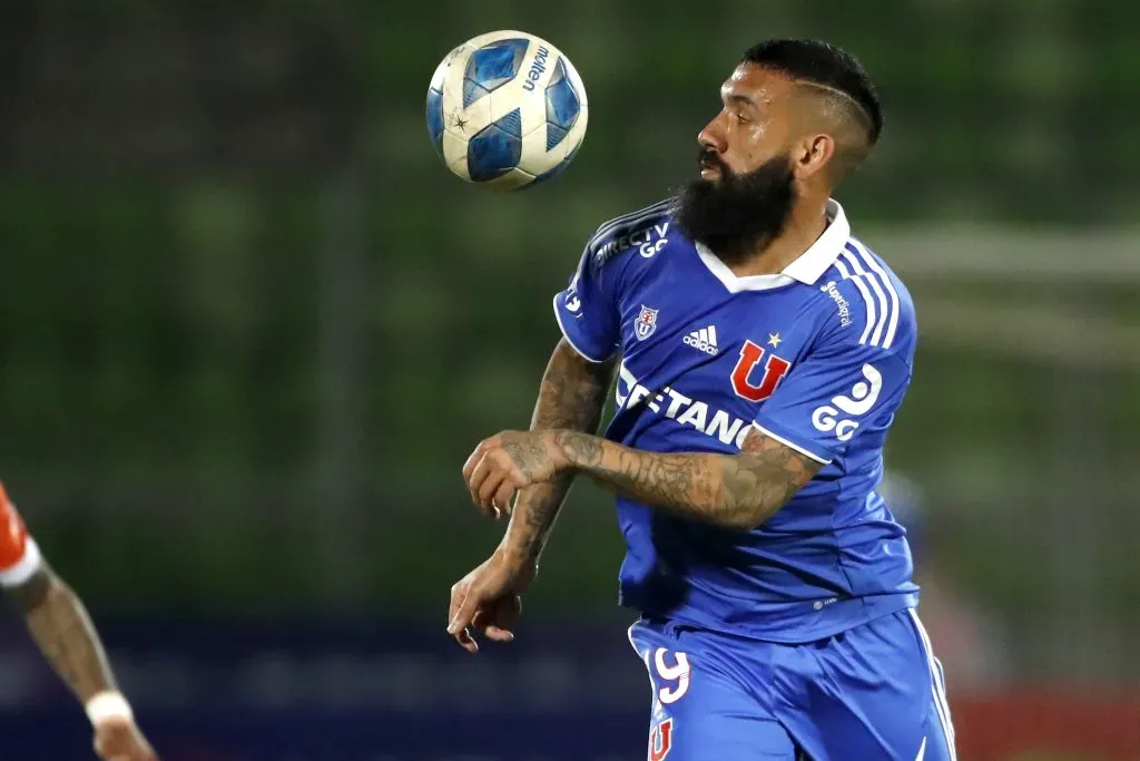 Ronnie Fernández sigue de lejos a la U y celebró el triunfo en el Clásico Universitario con sus mejores jugadas en el Bulla. Foto: Photosport.