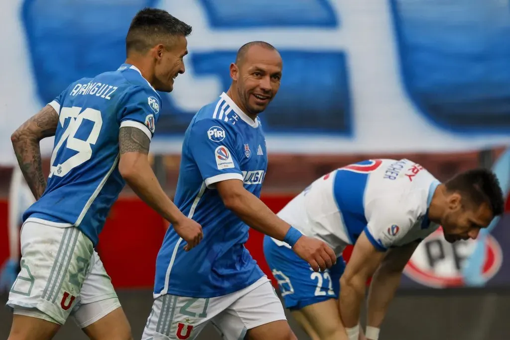 Marcelo Díaz hizo un claro llamado al plantel de la U para seguir soñando con el título. Foto: Photosport.