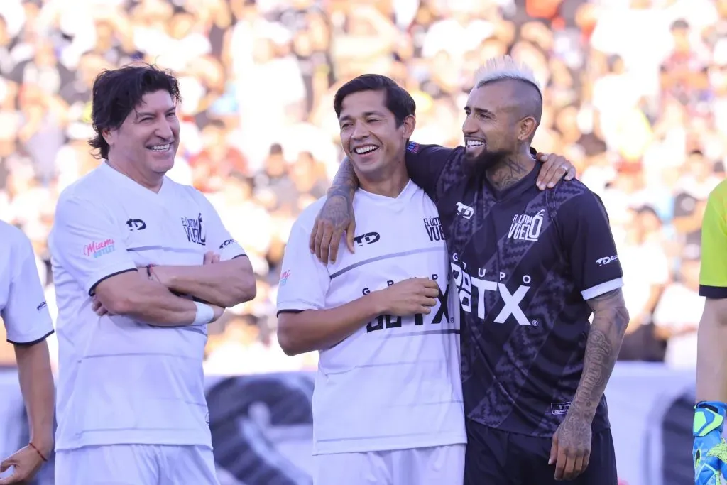 Mati Fernández junto a Arturo Vidal en la despedida de Jaime Valdés