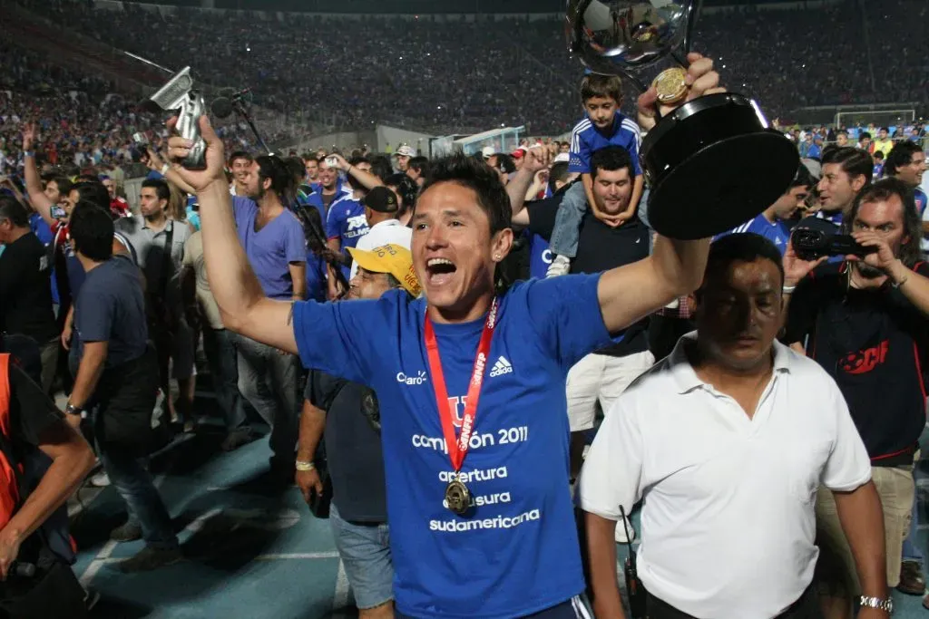 Gustavo Canales celebra el título de la Copa Sudamericana. Foto:  OSCAR TORRES/PHOTOSPORT