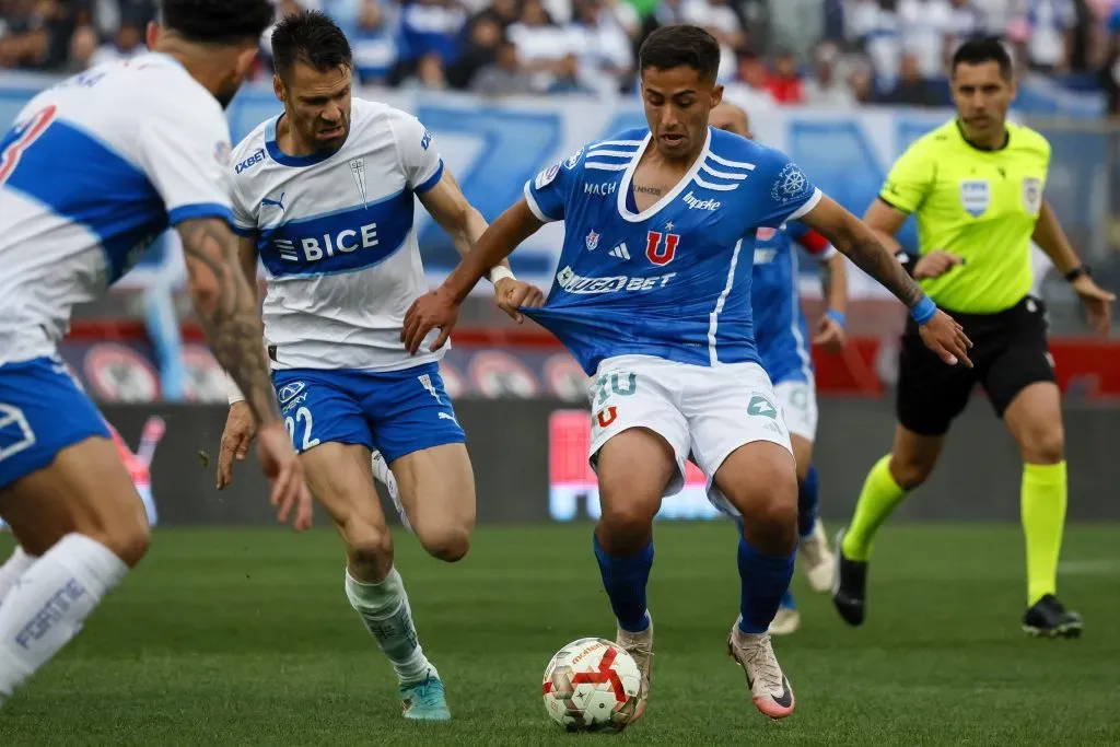 Lucas Assadi no se ha podido consagrar como titular en la U. Foto: Andres Pina/Photosport