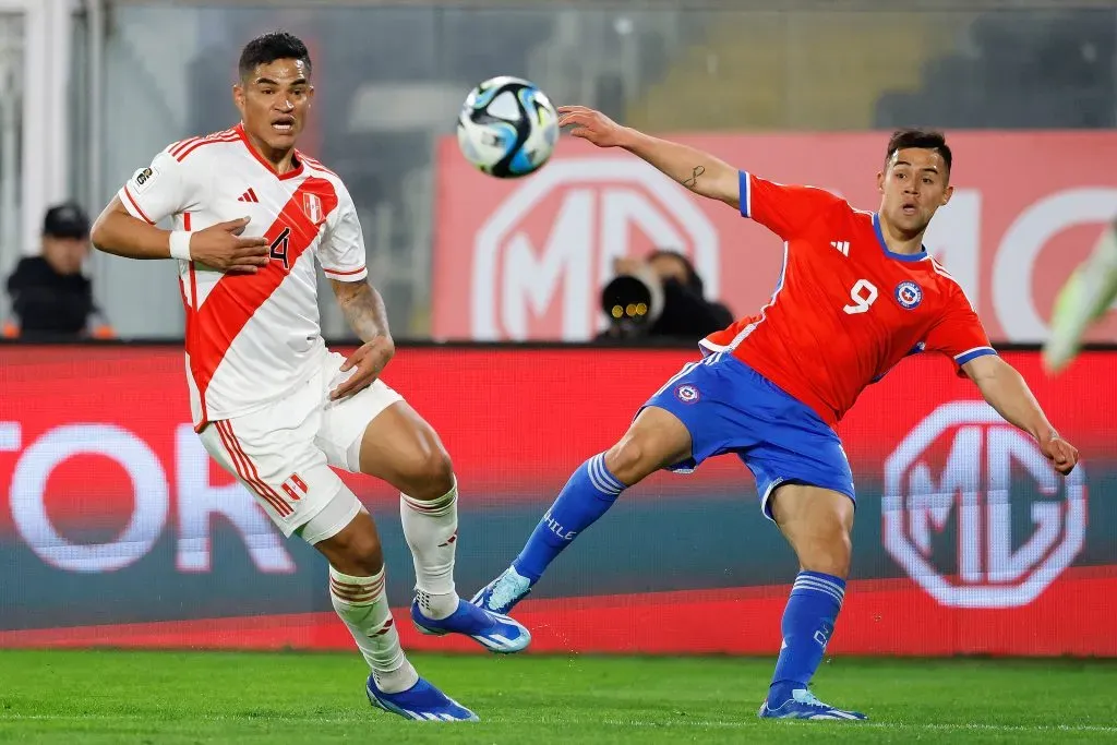 Alexander Aravena jugó ante Perú en Santiago por las eliminatorias