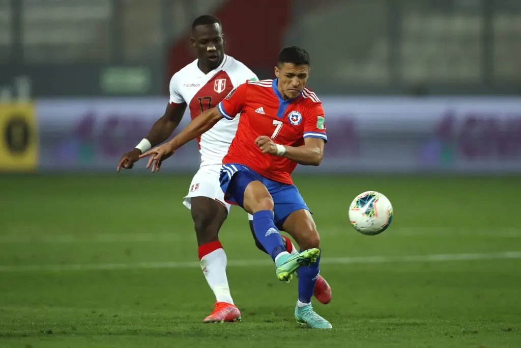 Chile cayó por 2-0 en su última visita a Perú en 2021. Imagen: Getty.