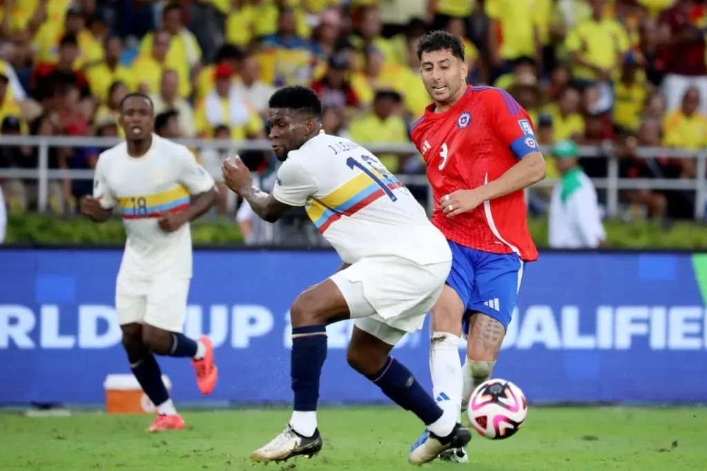 FIFA castiga a Chile por atrasarse en su partido con Colombia (Photosport)