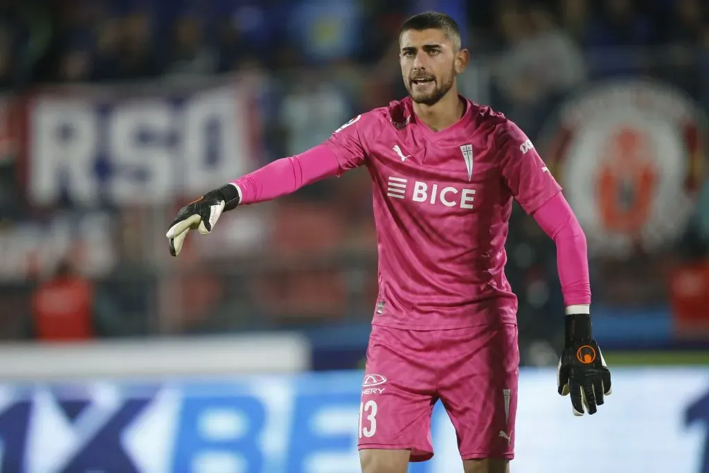 Thomas Gillier terminó como suplente el año en la Católica. (Jonnathan Oyarzun/Photosport).