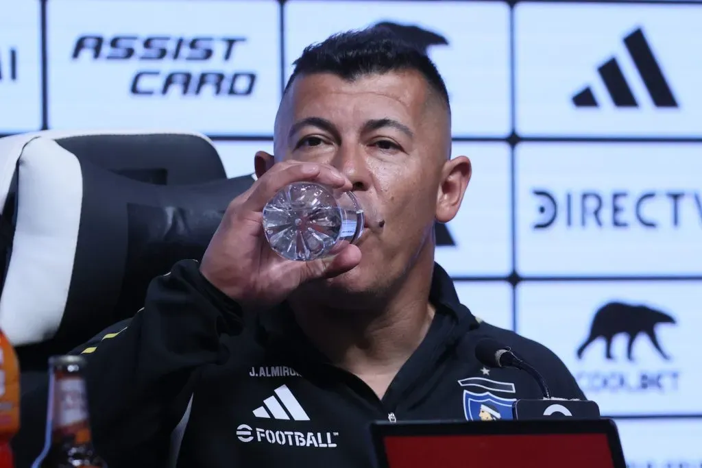 Jorge Almirón revela la conversación con sus jugadores. Foto: Dragomir Yankovic/Photosport