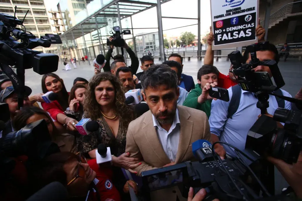 Jorge Valdivia desordenó el Centro de Justicia en su arribo. Foto: Jonnathan Oyarzún/Aton Chile