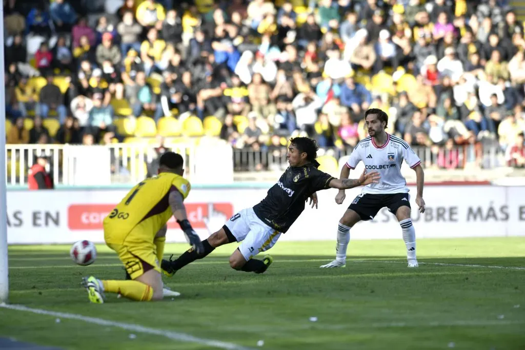 Luciano Cabral jugando contra Colo Colo el año pasado