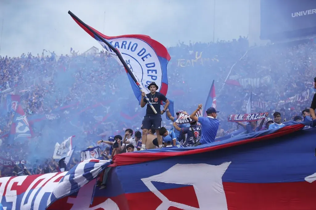 Los hinchas azules serán mayoría en el Estadio Nacional. Foto: Pepe Alvujar/Photosport