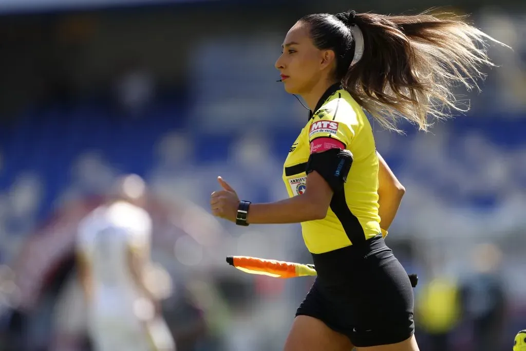 Cindy Nahuelcoy sigue analizando las jugadas del fútbol chileno