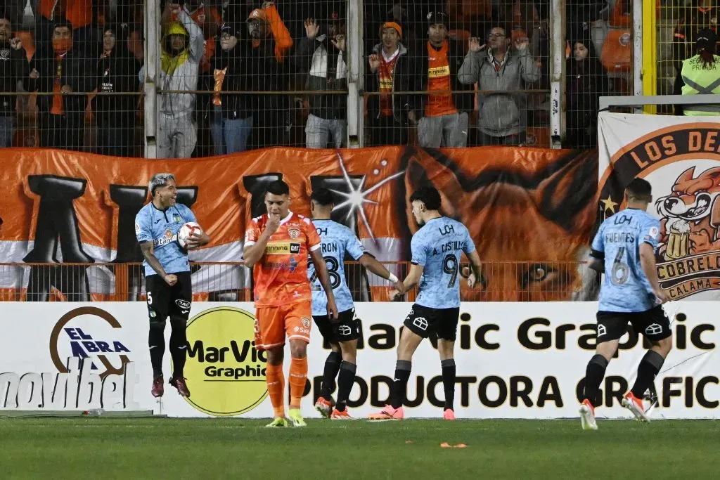 Camilo Moya celebra uno de sus goles en Calama ante Cobreloa