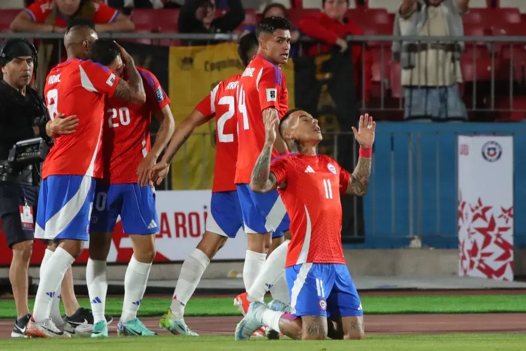 Eduardo Vargas celebró un nuevo gol con la Roja. Foto: Jonnathan Oyarzun/Photosport