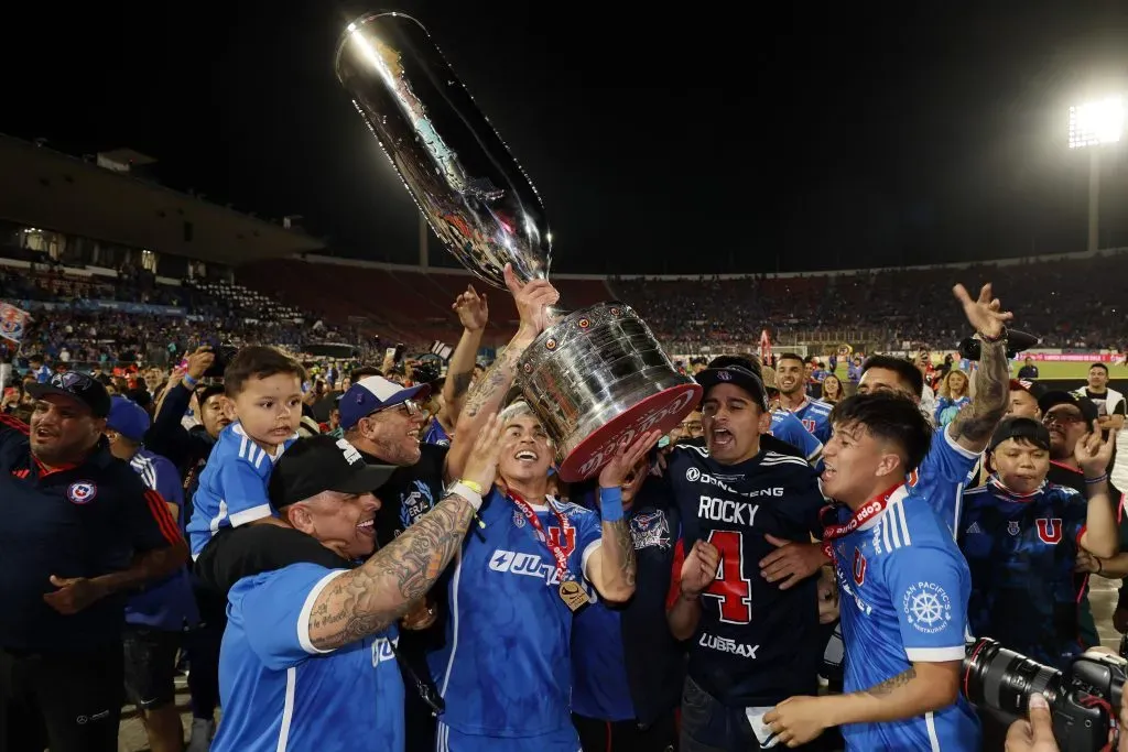 Marcelo Morales celebra la Copa Chile con la U. Foto: Andres Pina/Photosport