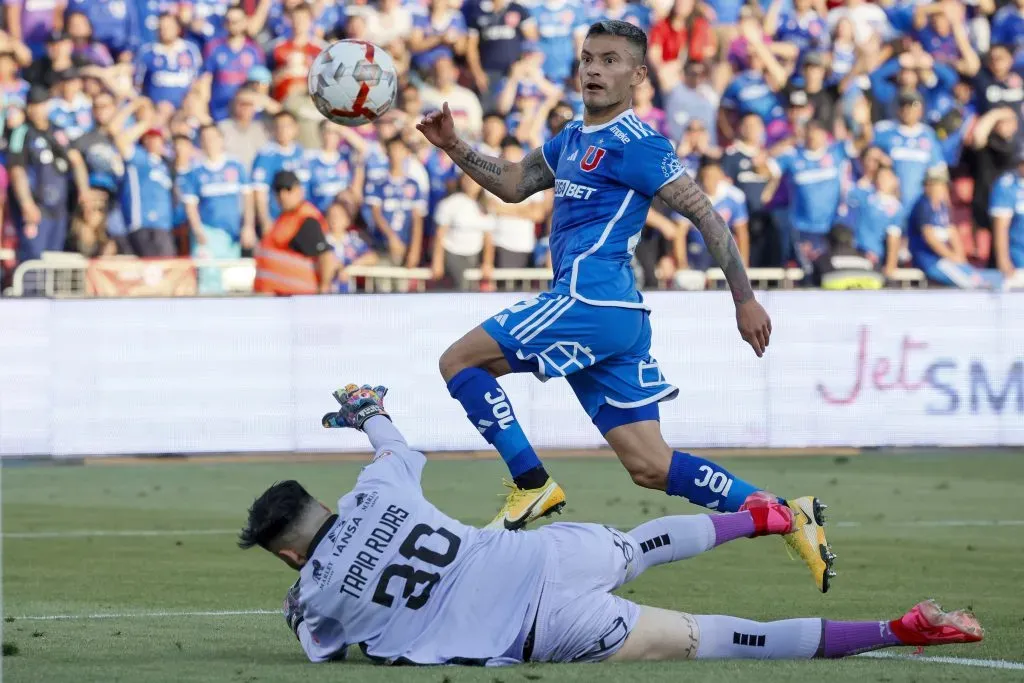 Aránguiz fue figura en la U /Photosport