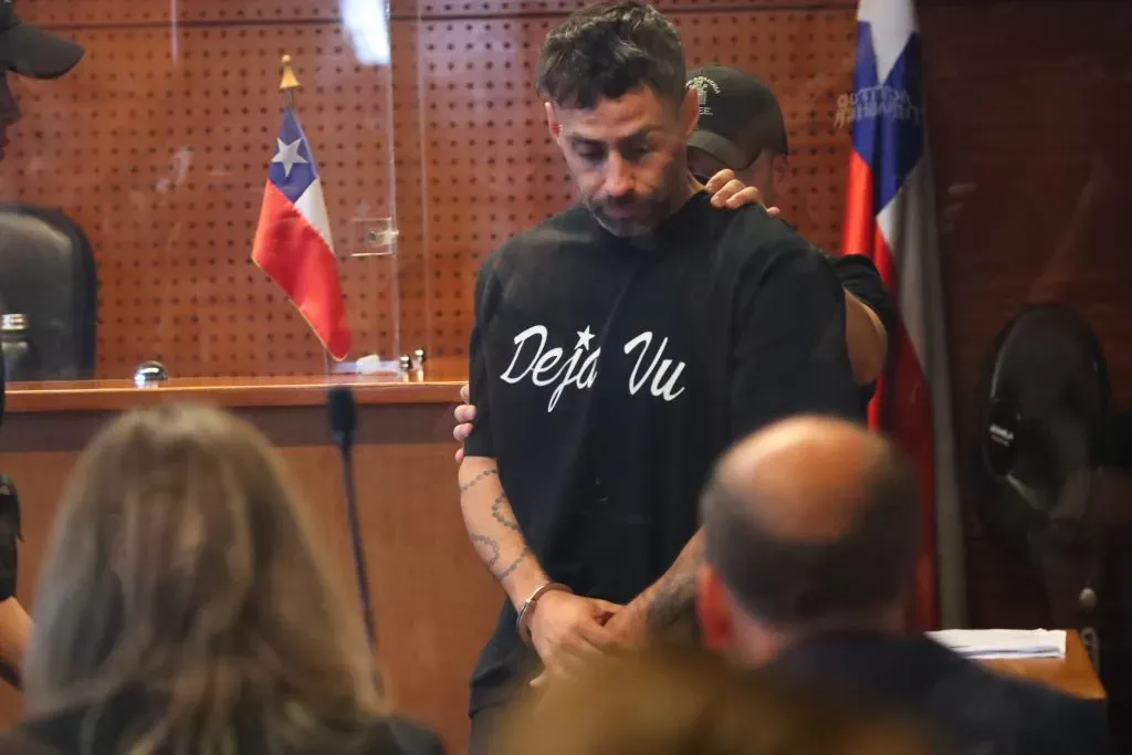 Acusan a Valdivia de no cumplir con el arresto domiciliario nocturno.