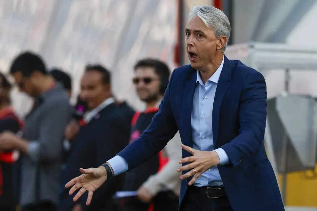 Tiago Nunes no está tranquilo en la UC. (Andres Pina/Photosport).
