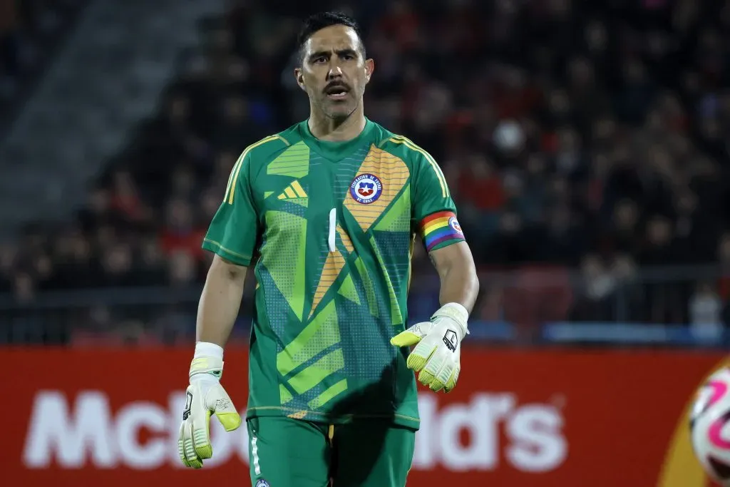 Claudio Bravo podría salir del retiro. Imagen: Photosport.