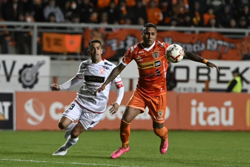 Leiva sigue en Primera /Photosport