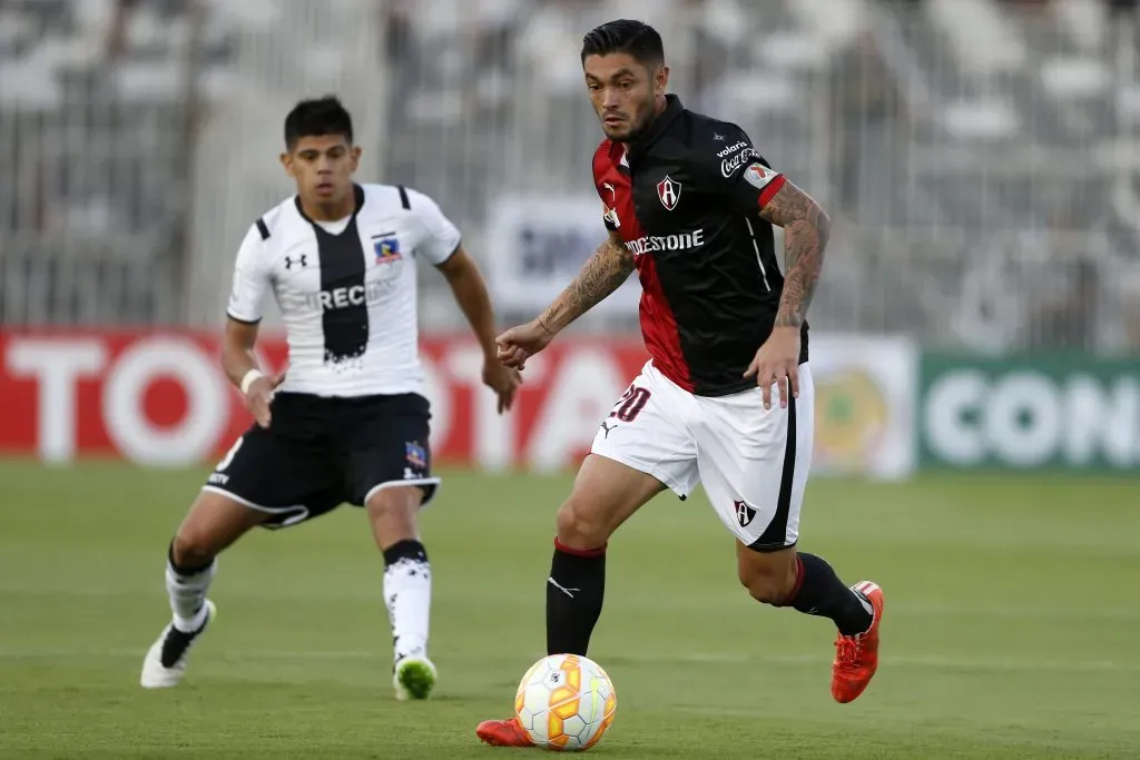 Millar contra Colo Colo en la Copa Libertadores 2015