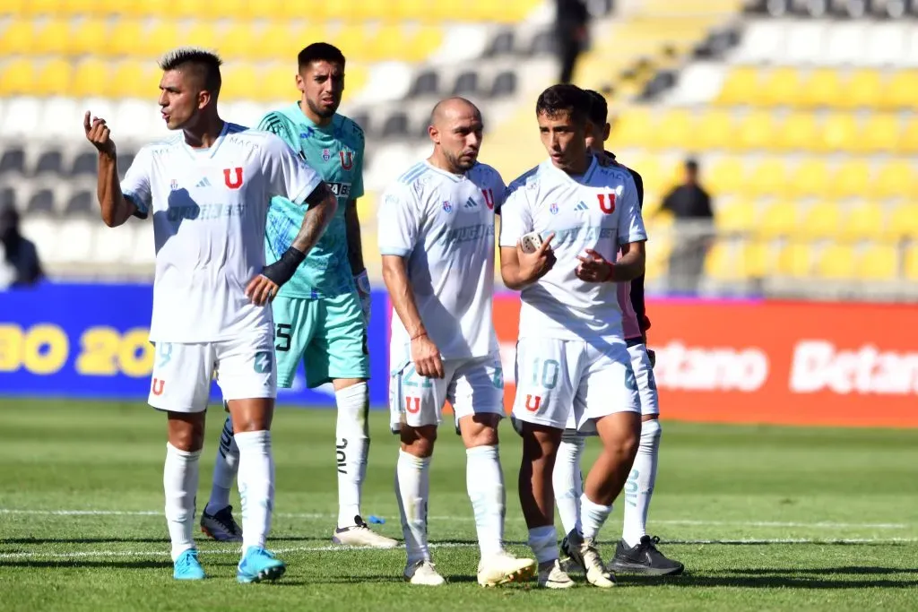 Caamaño y dura advertencia a la U por el lateral izquierdo.