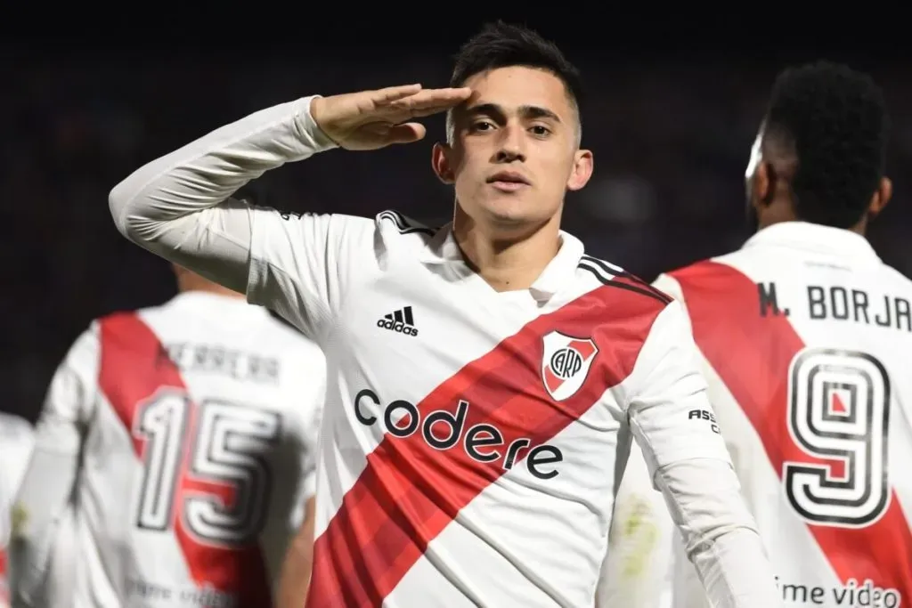 Pablo Solari celebra un gol en River Plate
