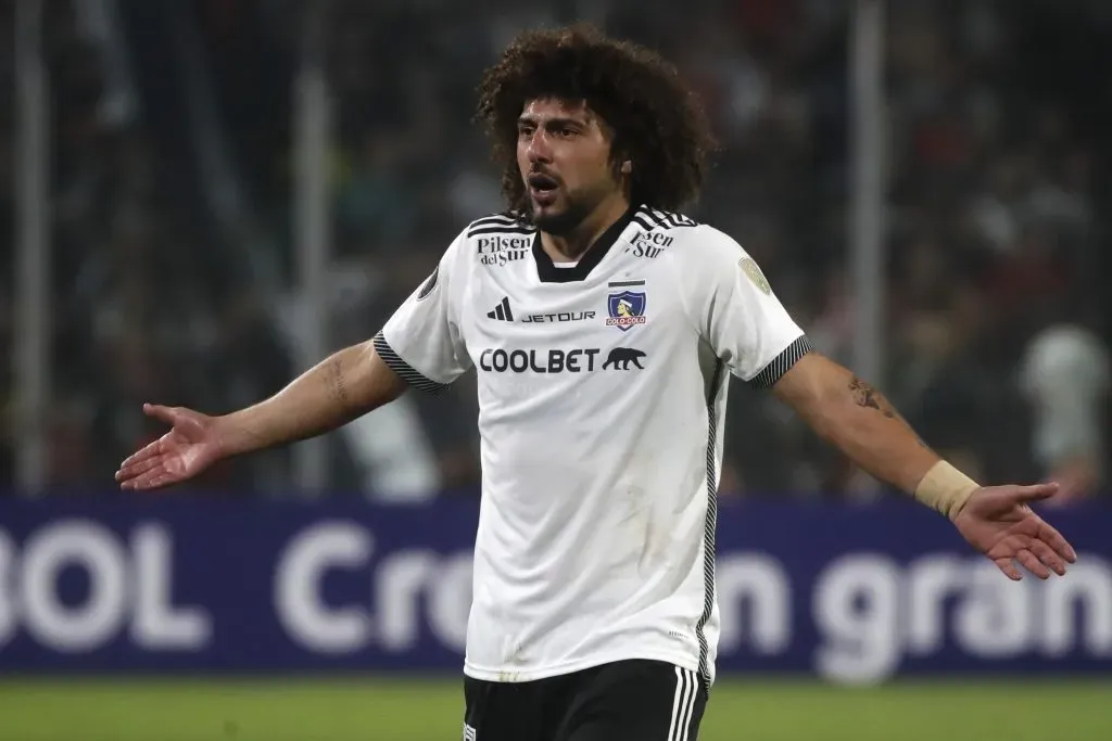 Maximiliano Falcón no está entrenando con Colo Colo y culpan a su representante de ser el problema para renovar. Foto: Photosport.