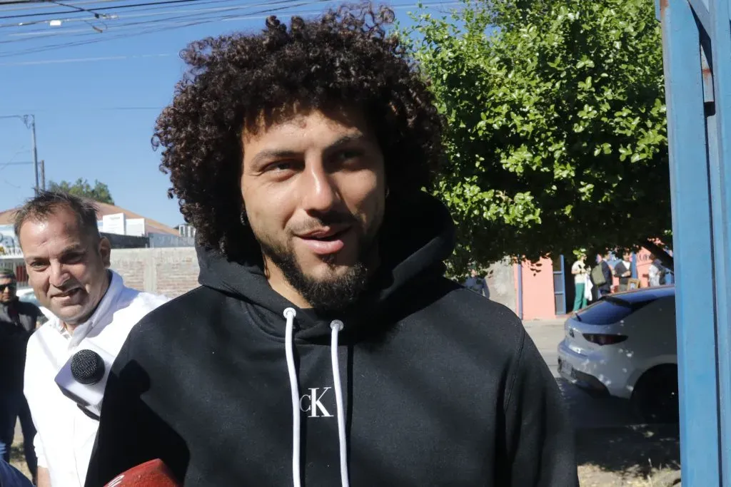 El Peluca no se ha sumado a la pretemporada alba. (Jorge Loyola/Aton Chile).