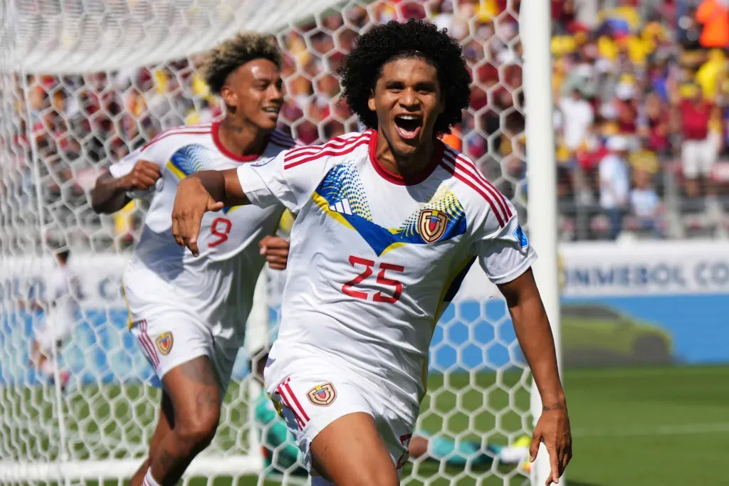 Eduard Bello llega a la UC (Photo by Thearon W. Henderson/Getty Images)