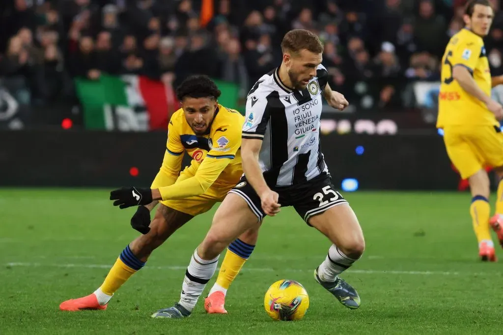 Jesper Karsltröm en acción por el Udinese ante Atalanta. (Foto: Andrea Bresanutti | Imago).
