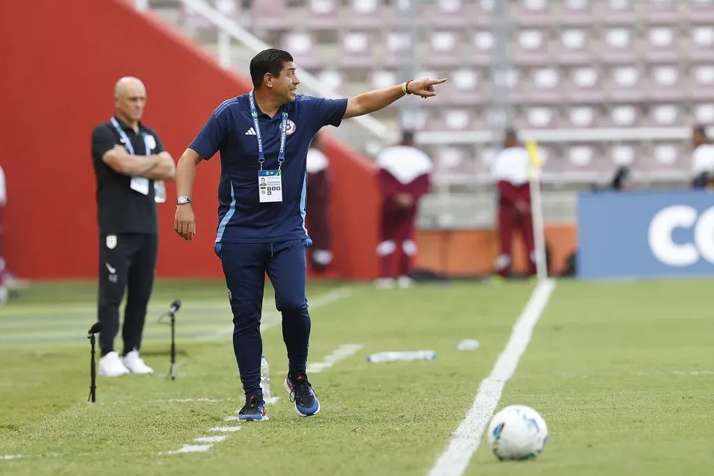 Nico Córdova vivió un tenso partido al borde de la cancha.