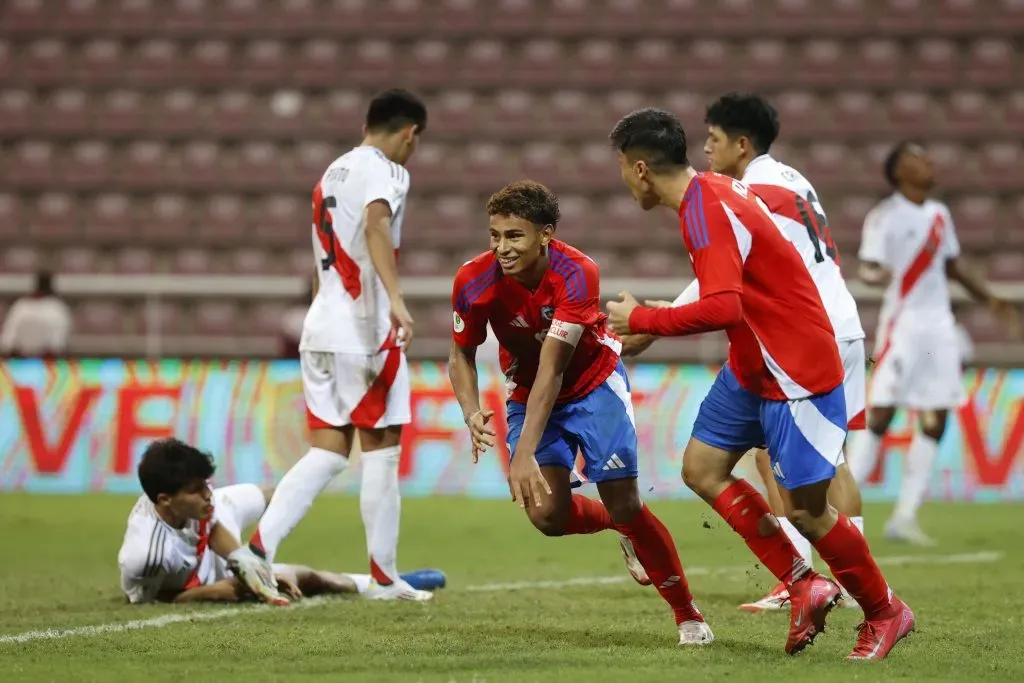 Juan Francisco Rossel fue héroe en la victoria ante Perú. Foto: Carlos Parra / FFCH.