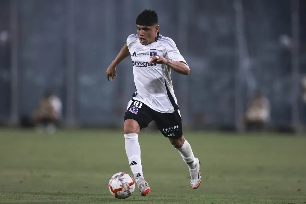 Paredes tiene mucha esperanza en Aquino. Imagen: Photosport.