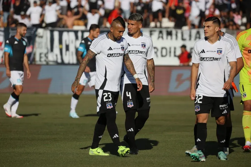 Guarello dice que pasa algo raro con Arturo Vidal y sostiene que desapareció en Colo Colo tras los amistosos.