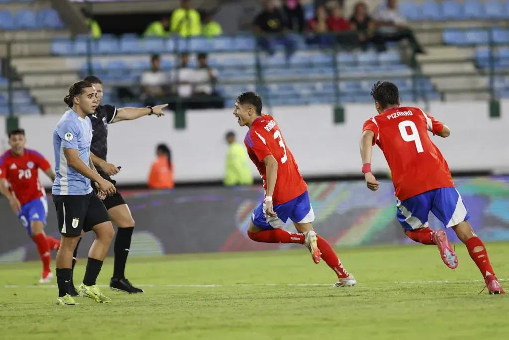 Román celebra su volea que decretó el empate ante Uruguay